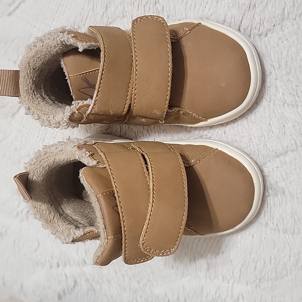 Used little boy Warm-lined high tops with hook-loop tabs at front and a loop at